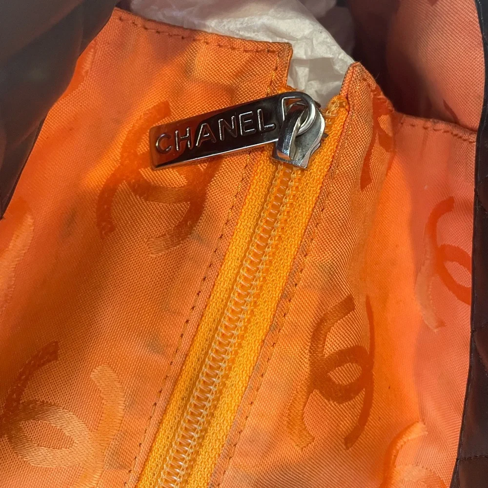 ❌❌❌SOLD❌ ❌ ❌💕HOST PICK💕CHANEL,Cambron Quilted Calf Tote - Picture 13 of 17